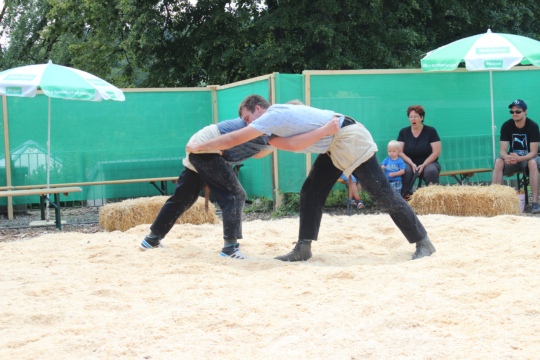 005ce542beef741e9b1d14836e04d283.jpg