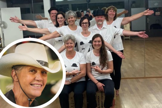 Line Dancers-High-Quality