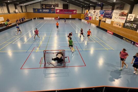 Bild Zwei Unihockeyvereine planen neuen Hallenboden in Konolfingen