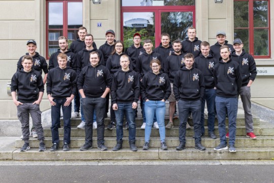 Landwirte-Landwirtinnen-EFZ-3D-2023_2-Landwirte-Landwirtinnen-EFZ-3D-2023_mit-Lehrer-Stefan-Stucki