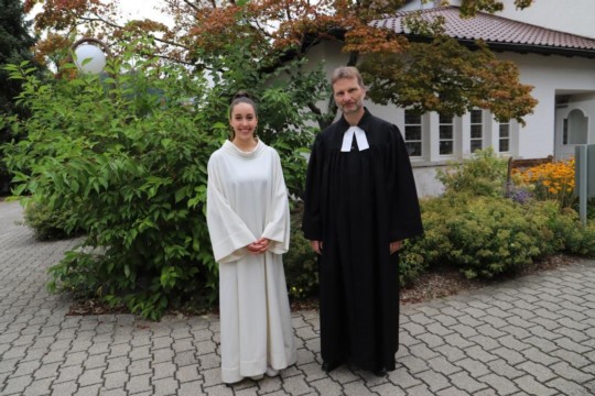 Gemeindeleiterin Aline Bachmann mit Pfarrer Samuel Burger 