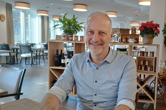 Bild Hier verlassen Verstorbene das Haus durch den Haupteingang