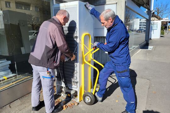 Bild Der &ouml;ffentliche K&uuml;hlschrank ist umgezogen