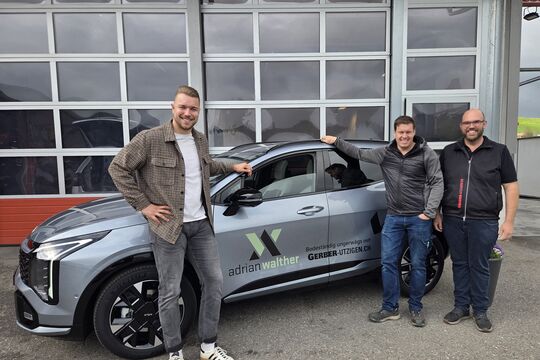 Bild Walther und Stricker mit neuem Kia unterwegs