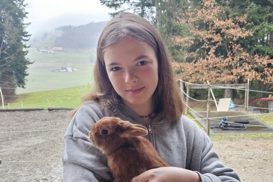 Jenny Küenzi mit ihrem Zwerg satin