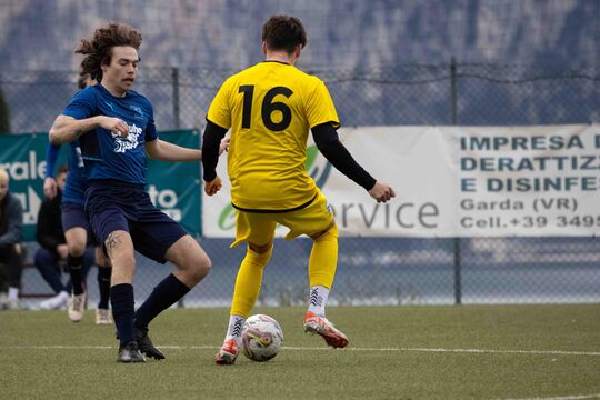 Bild Blut, rote Karte, Konolfingen geht unter