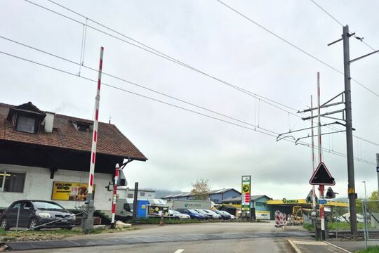 Bild Bahn&uuml;bergang vor&uuml;bergehend gesperrt