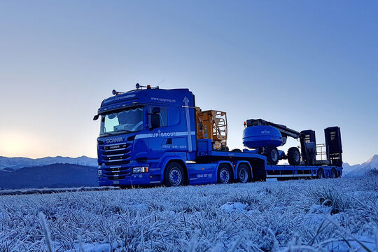 logo_up_group 2022.jpg