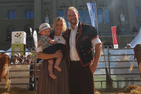 Markus und Annina Schweizer mit Nino_angepasst