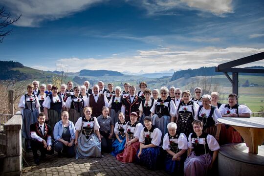 Bild 75 Jahre Trachtent&auml;nze und Jodellieder