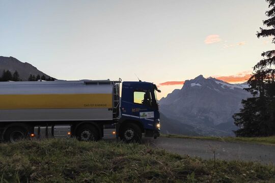 Tankwagen Sonnenaufgang.jpg