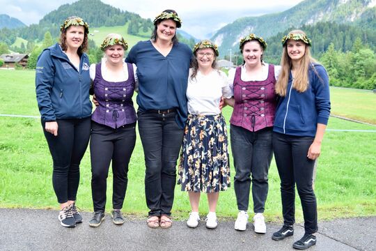 Aktive Kranzerinnen (v.l.) - Gäumann Jasmin (3c), Dreyer-Egli Manuela (2), Ruch Franziska (Siegerin 1a), Brun Vroni (Siegerin 1b), Suchet Mélissa (3a), Linggi Eveline (3b)