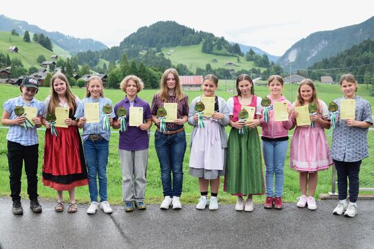 eitli 2 Zweigerinnen (v.l.)- Haldemann Julia (6b), Charbonnet Sydney (6a), Hodel Vanessa (4), Amstutz Silja (2), Künzi Nina (Siegerin), Schlüchter Vera (3), Burri Nicole (5b), Berdoz Agathe (5a), Wanner Anja (7),