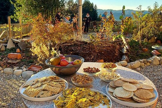 Apero_Tisch_rund_Garten.jpg