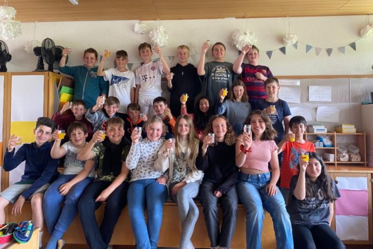 unsere Klasse bei der Firmengründung
