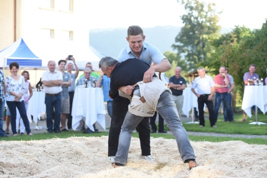 4eab80f2acf16605a97c8b5f6efd271e.jpg