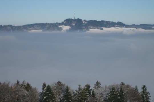 2560px-2009-01-11_View_on_Bantiger_from_Gurten_near_Berne_in_Winter_07
