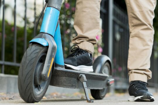 Bild E-Scooter-Fahrer bei Selbstunfall schwer verletzt