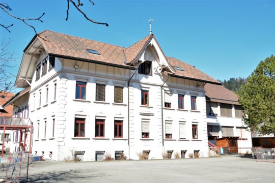 Schulhaus Zäziwil