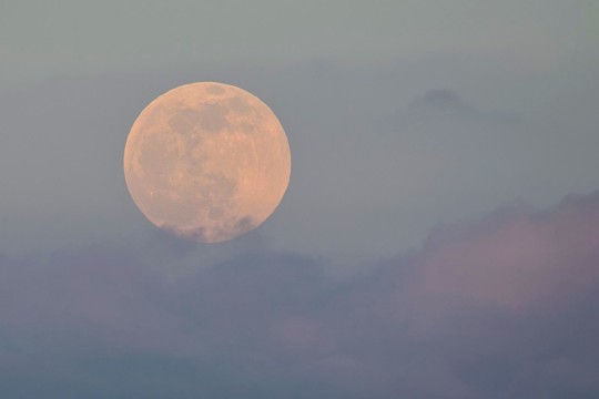 mond wolken