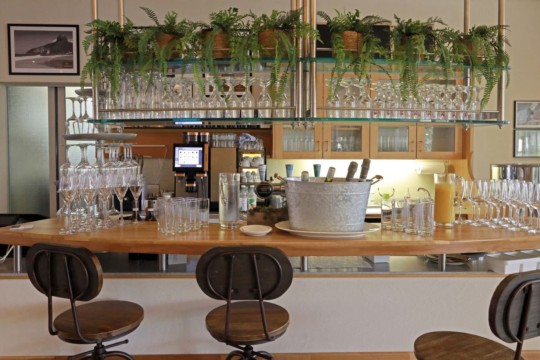 bar