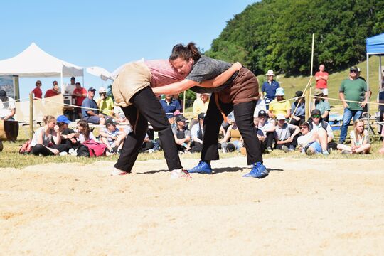 Aktive Schlussgang Gäumann Jasmin (rechts) gegen Linggi Eveline. (1)