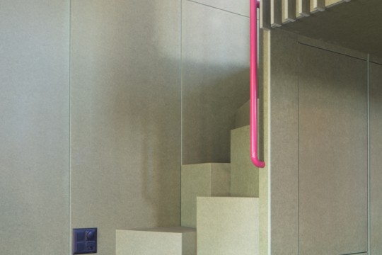 Nouvelle Cuisine_17_Treppe in Schrankfront integriert