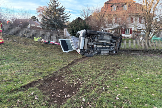 Bild Autolenkerin bei Selbstunfall verletzt