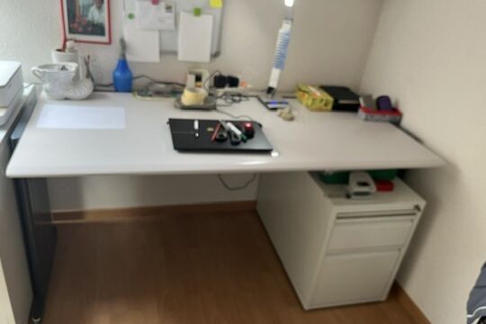B&uuml;rom&ouml;bel 02.jpg