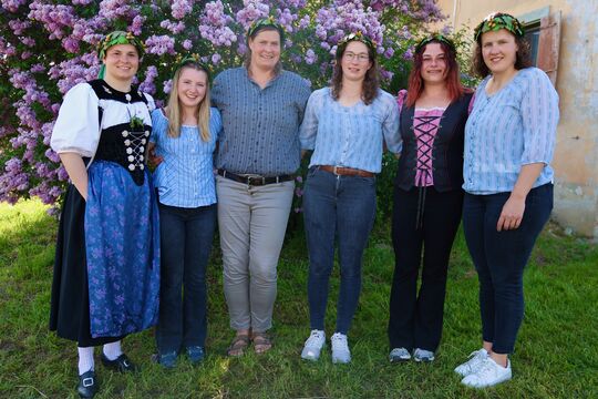 Kranzerinnen (v.l.) Egli Isabel (4), Beer Deborah (2b), Ruch Fränzi (2a), Klossner Melissa (Festsiegerin), Zurfluh Laura (3), Gäumann Jasmin (5)