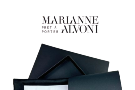 Paket mit Logo WEISSEN HINTERGRUND.png