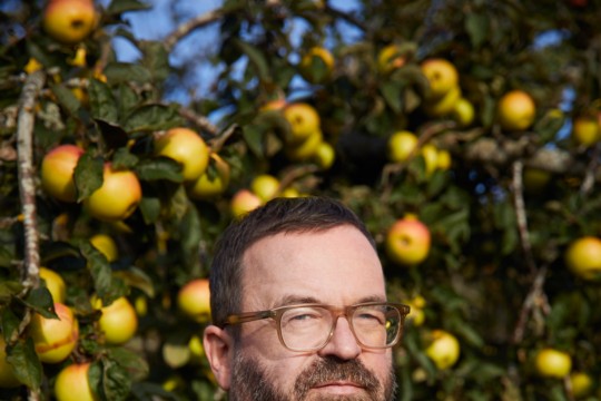 1Max_Kueng_OhneApfel©MauriceHaas.jpg