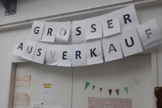 Flohmi Ausverkauf_(2).jpg