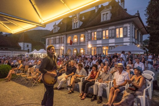 Band_Schlossfront.jpg