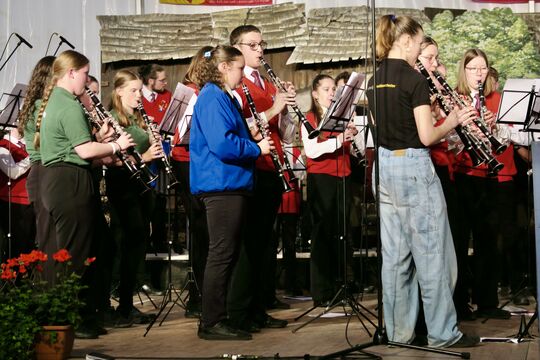 Bild Jugendmusiken Konolfingen/Landiswil/Worb/Z&auml;ziwil und Crazy Drummers am Amtsmusiktag Grossh&ouml;chstetten