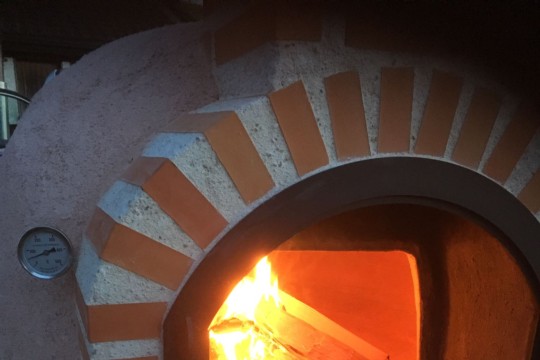 Holzbackofen 8.jpg