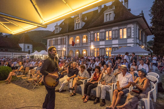 Band_Schlossfront.jpg