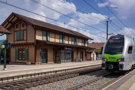 800px-Wichtrach_Bahnhof-3
