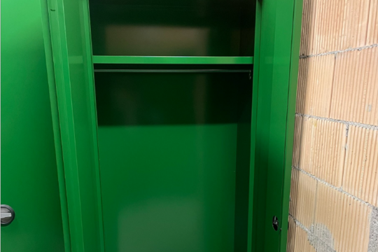 Schrank Grün offen.png