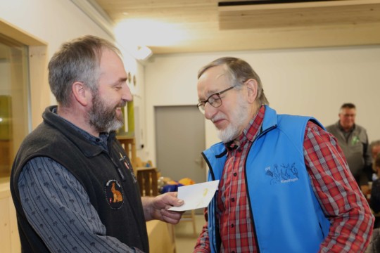 Urs Wüthrich gratuliert Jakob Glauser zur Miss Emmental
