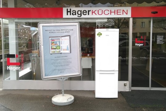 kühlschrank&Plakat_zu