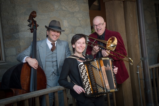 claudia.muff@bluemail.ch Trio Cappella.jpg
