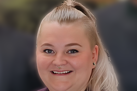 Portrait Chrigi bearbeitet.png