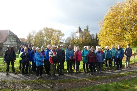 ZAK Wandernde vor dem Schloss Worb