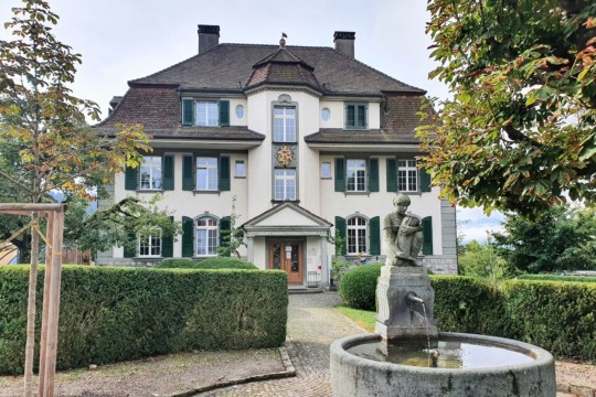 Gemeindeverwaltng Oberdiessbach mit Brunnen_ Isabelle Berger
