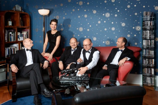 tja_zimi_band_nicole_sofa_highres_done-0331-1024x724-1.jpg