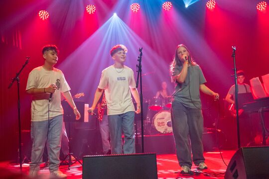 Schulbandfestival-4 von links Nabih, Samuel, Lia