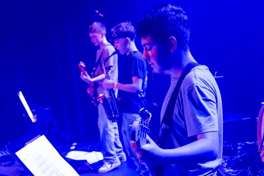 von links Git Fynn, Sax Levi, Bass Lorin quer