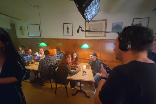 Koni und Leute beim Dreh 37