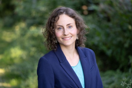 thumbnail_portrait-catherine-meyer